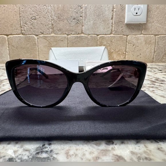 ✨ Brand New Michael Kors South Hampton
MK2127U 33328G 55 Sunglasses 🕶️ ✨ - Picture 2 of 15